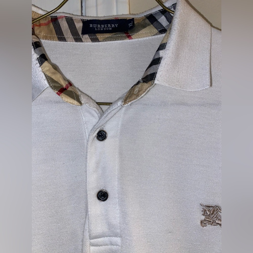 Burberry t shirt